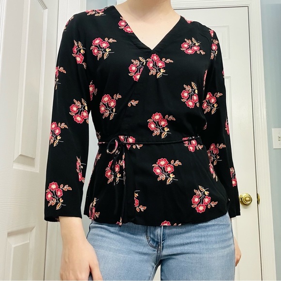 Old Navy Tops - Old Navy Blouse Floral Faux Wrap V-Neck Long Sleeve Coquette Dainty Work Small